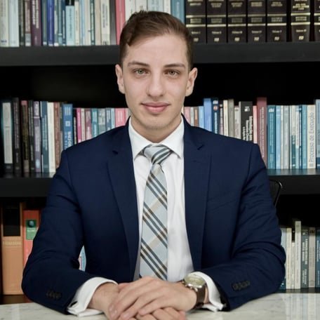 Matheus Martins Kracik, advogado responsável pela Martins Kracik Advocacia